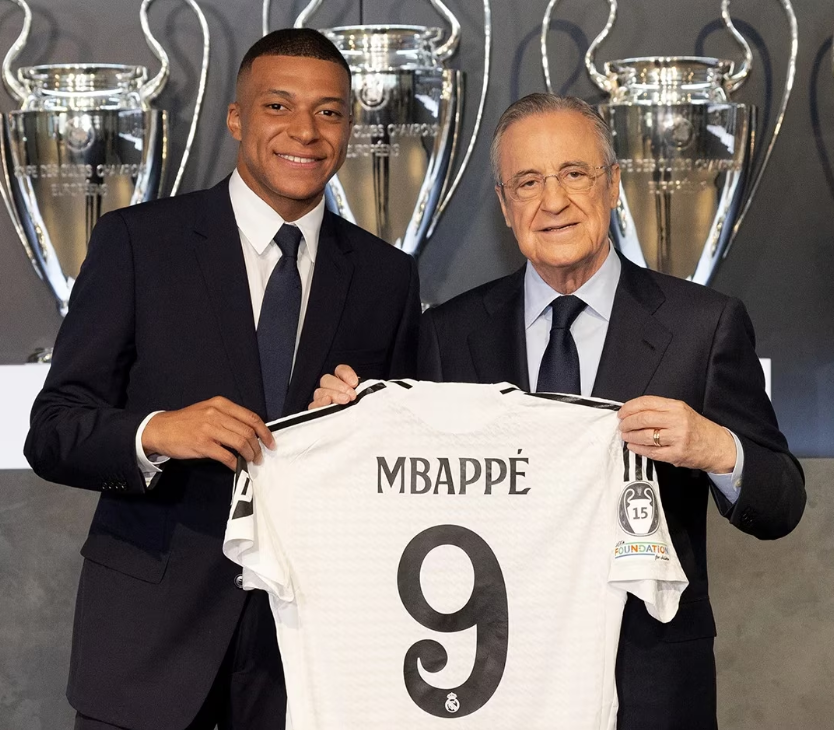 Baju bernomor punggung 9 milik Mbappe banyak dicari